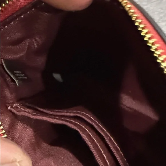 💥Coach Red Leather Wristlet Pouch with Gold Logo - Picture 6 of 8